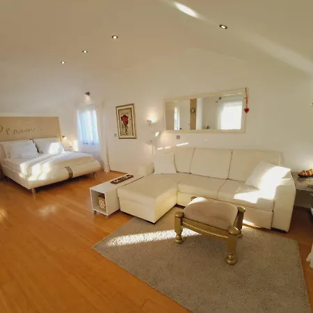 Ana Zaboric, 50 M Od Sljuncane Plaze * Zaboric