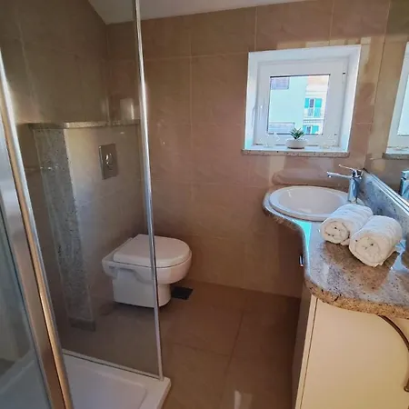Apartman Ana Zaboric, 50 M Od Sljuncane Plaze Zaboric