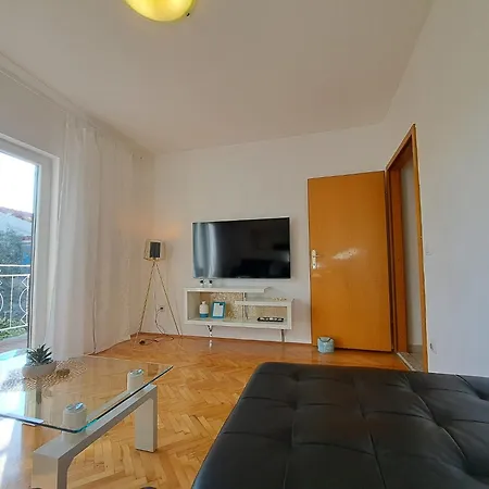Apartman Ana Zaboric, 50 M Od Sljuncane Plaze *