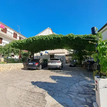 Ana Zaboric, 50 M Od Sljuncane Plaze