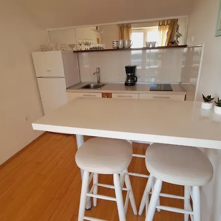 Ana Zaboric, 50 M Od Sljuncane Plaze