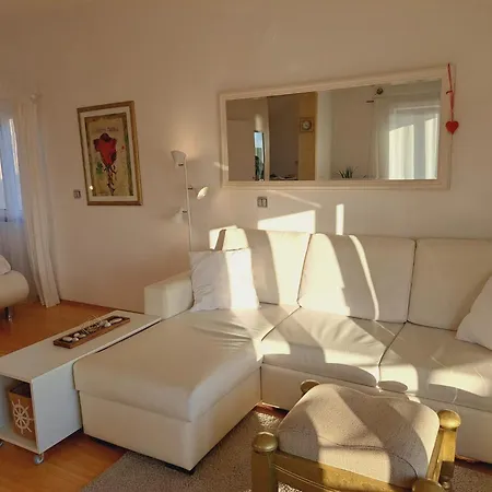 Ana Zaboric, 50 M Od Sljuncane Plaze Διαμέρισμα