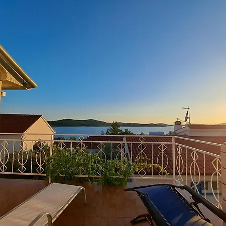 Ana Zaboric, 50 M Od Sljuncane Plaze * Zaboric