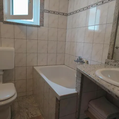 Apartment Ana Zaboric, 50 M Od Sljuncane Plaze