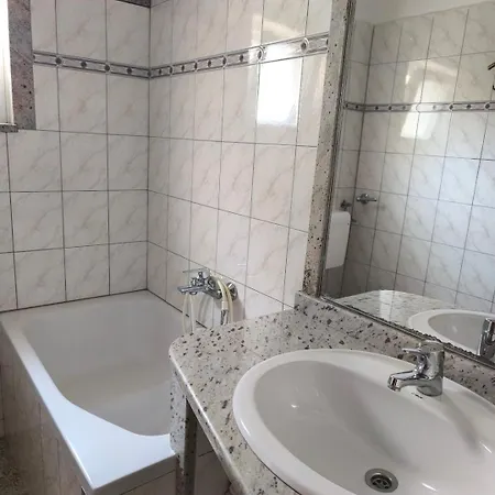 Ana Zaboric, 50 M Od Sljuncane Plaze Apartment Zaboric