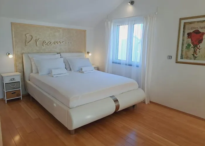 Ana Zaboric, 50 M Od Sljuncane Plaze * ז'אבוריץ'