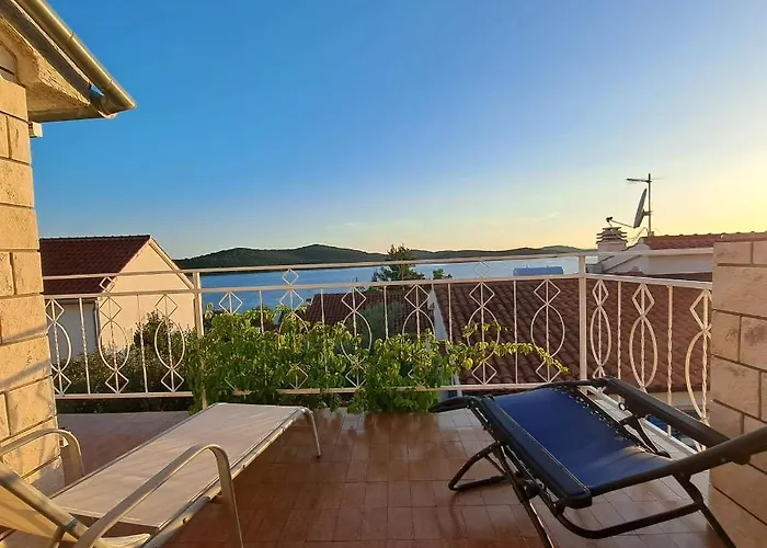 דירה Ana Zaboric, 50 M Od Sljuncane Plaze ז'אבוריץ'