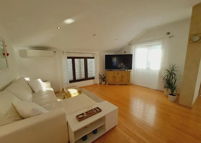 דירה Ana Zaboric, 50 M Od Sljuncane Plaze *