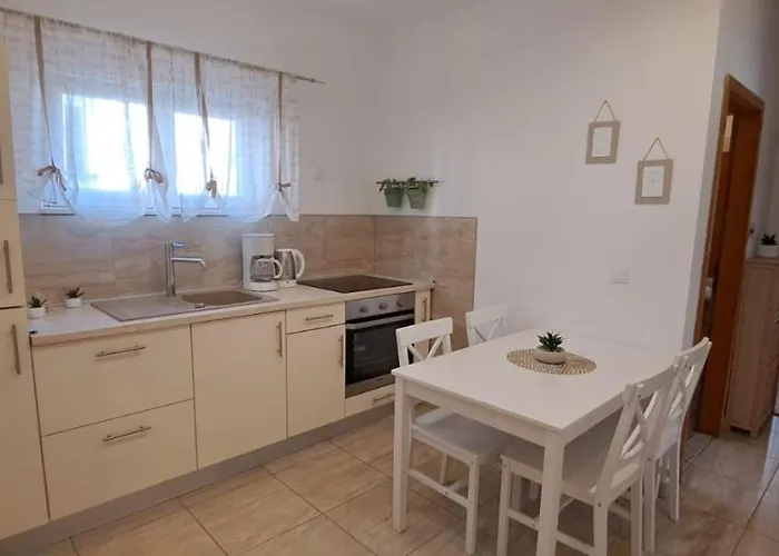 דירה Ana Zaboric, 50 M Od Sljuncane Plaze *