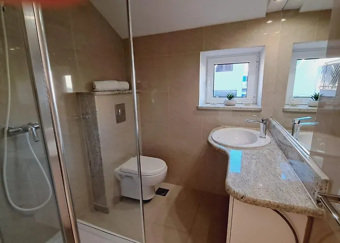 Ana Zaboric, 50 M Od Sljuncane Plaze ז'אבוריץ'