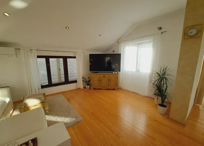 Ana Zaboric, 50 M Od Sljuncane Plaze * ז'אבוריץ'