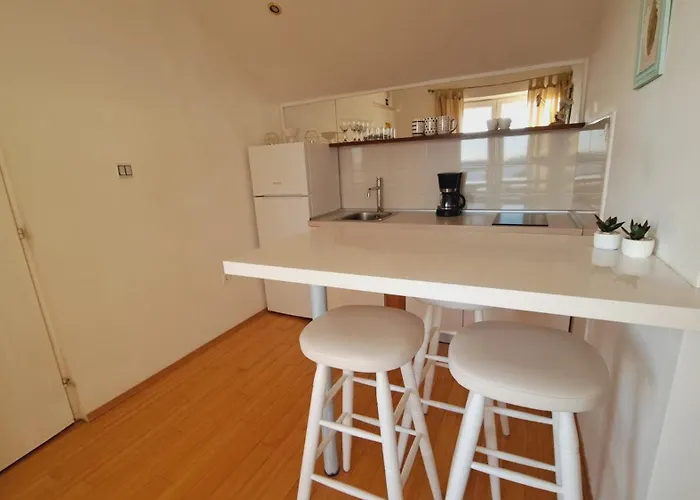 Ana Zaboric, 50 M Od Sljuncane Plaze דירה ז'אבוריץ'