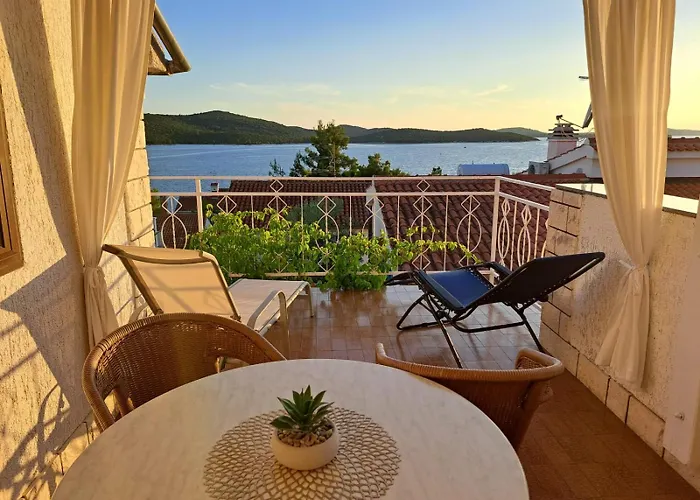 Ana Zaboric, 50 M Od Sljuncane Plaze ז'אבוריץ'