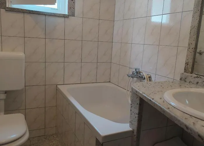 דירה Ana Zaboric, 50 M Od Sljuncane Plaze